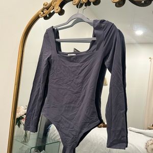 Aritzia Medium Body con Body suit One piece long sleeve square neck Top!